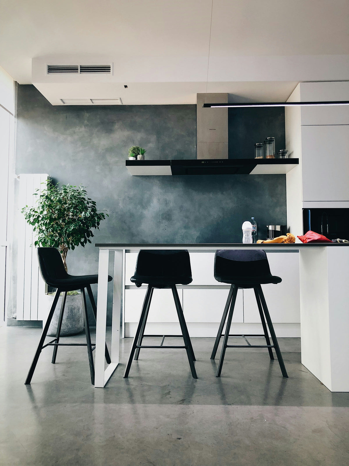 Kitchen & Dining